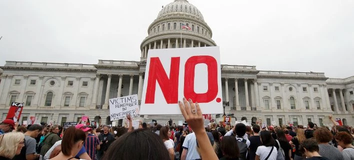 Κατάληψη διαδηλωτών στις σκάλες του Κογκρέσου για τον διορισμό του Κάβανο (Εικόνες)